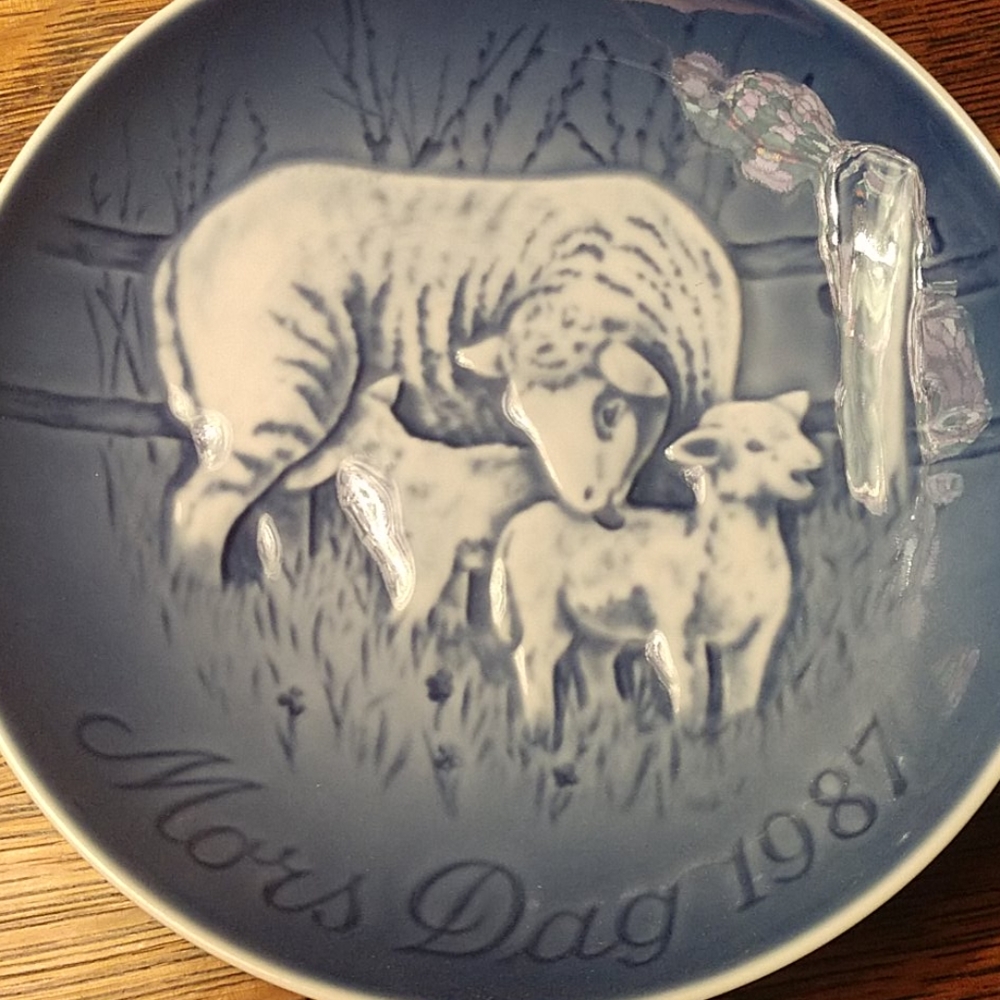 Bing & Grondahl 1987 Mother Sheep 🐑 with Babies